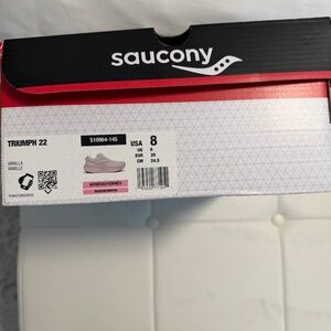 Saucony Triumph 22 Size 8 women's